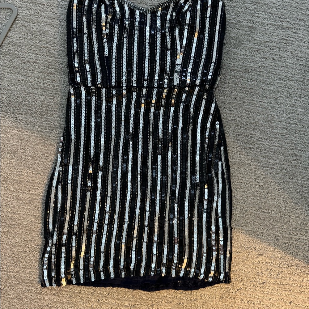 Parker sequined mini dress sz small. Silver/navy